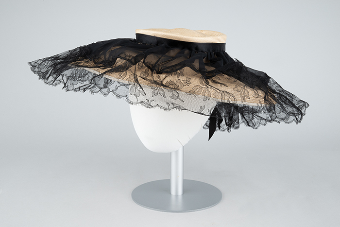 Image of Cream colored straw hat with black lace, 1947